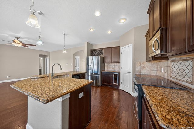 1768 STONEHAVEN, Pleasanton, TX 78064