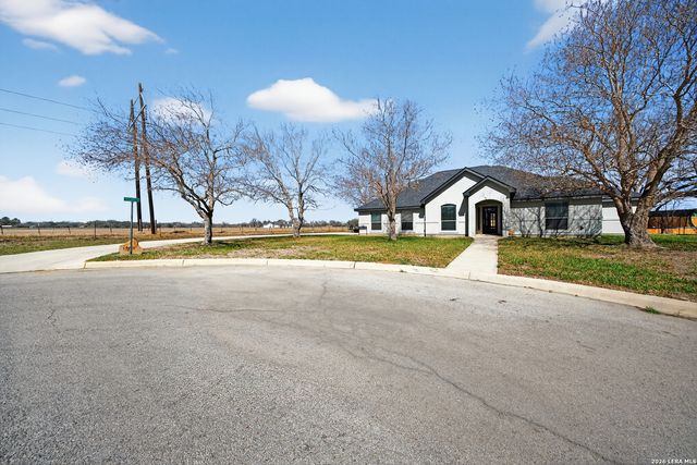 1768 STONEHAVEN, Pleasanton, TX 78064