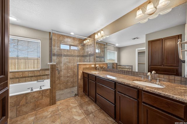 1768 STONEHAVEN, Pleasanton, TX 78064