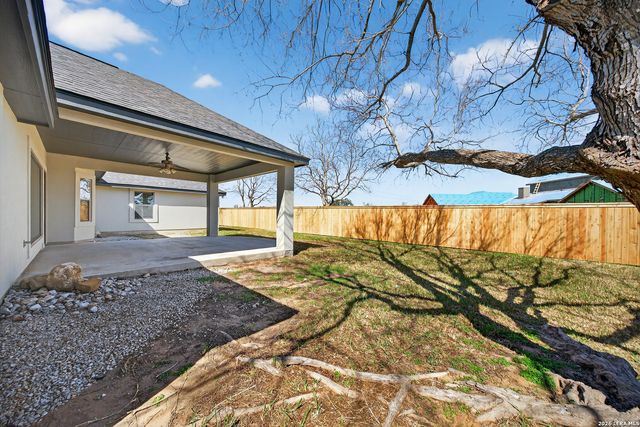 1768 STONEHAVEN, Pleasanton, TX 78064