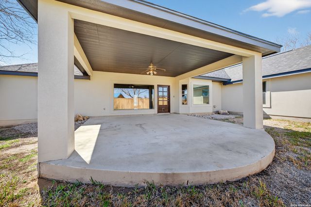 1768 STONEHAVEN, Pleasanton, TX 78064