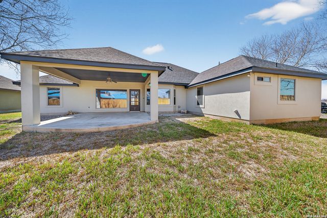 1768 STONEHAVEN, Pleasanton, TX 78064