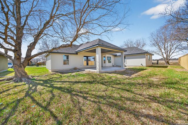 1768 STONEHAVEN, Pleasanton, TX 78064
