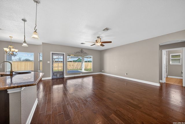 1768 STONEHAVEN, Pleasanton, TX 78064