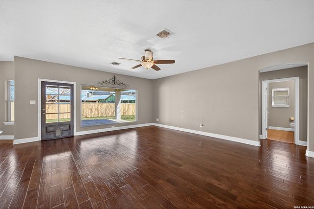 1768 STONEHAVEN, Pleasanton, TX 78064