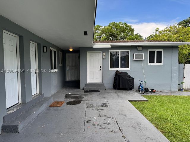 1864 NW 28th St, Miami, FL 33142