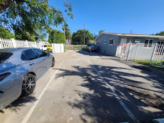 1864 NW 28th St, Miami, FL 33142