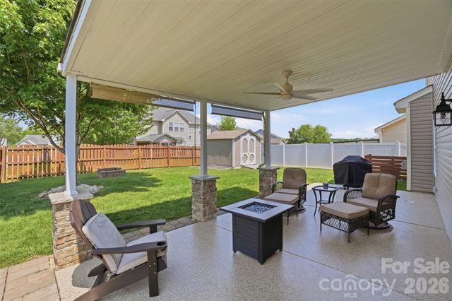 1464 Moss Creek Drive, Harrisburg, NC 28075