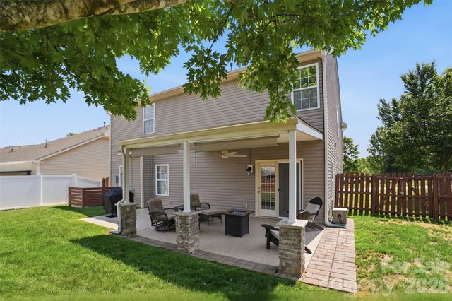 1464 Moss Creek Drive, Harrisburg, NC 28075