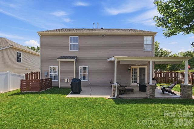1464 Moss Creek Drive, Harrisburg, NC 28075