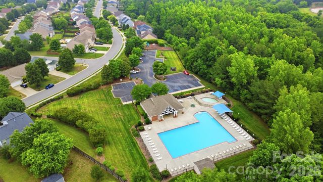 1464 Moss Creek Drive, Harrisburg, NC 28075