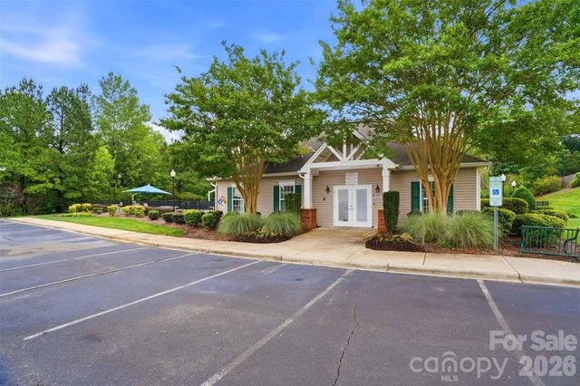 1464 Moss Creek Drive, Harrisburg, NC 28075
