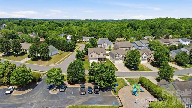 1464 Moss Creek Drive, Harrisburg, NC 28075