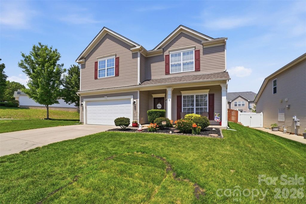 1464 Moss Creek Drive, Harrisburg, NC 28075