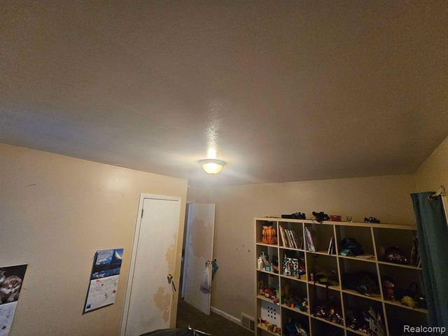 17699 Lennane, Redford, MI 48240