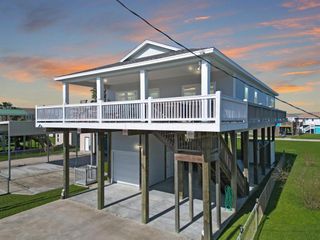 942 Meynig Drive, Crystal Beach, TX 77650