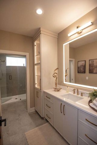 N67W34857 Ireland DRIVE, Oconomowoc, WI 53066