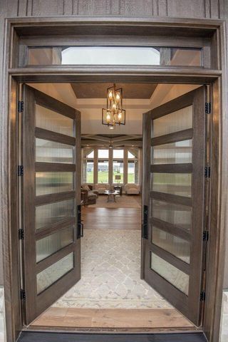 N67W34857 Ireland DRIVE, Oconomowoc, WI 53066
