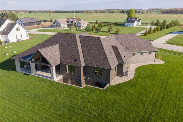 N67W34857 Ireland DRIVE, Oconomowoc, WI 53066