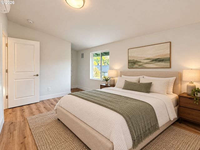 16317 Se SALMON St B, Portland, OR 97233