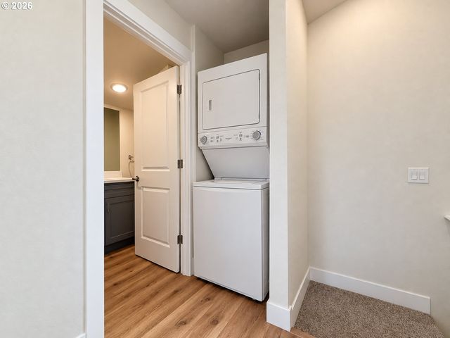 16317 Se SALMON St B, Portland, OR 97233