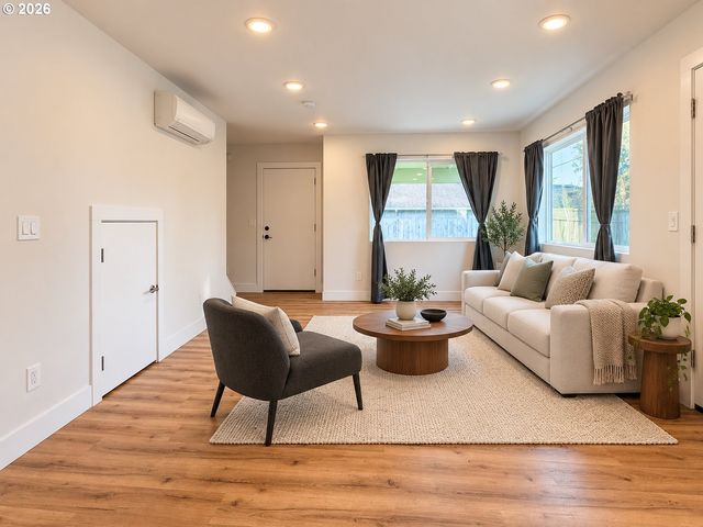 16317 Se SALMON St B, Portland, OR 97233