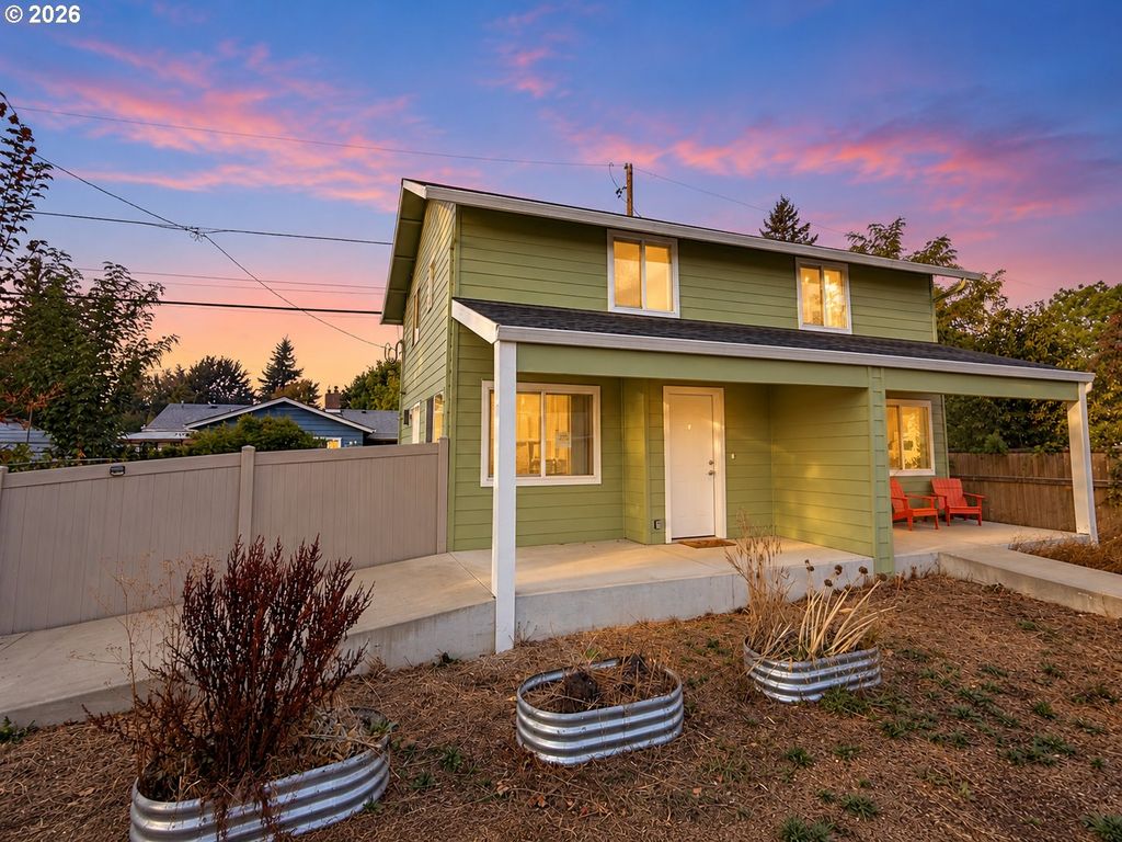 16317 Se SALMON St B, Portland, OR 97233