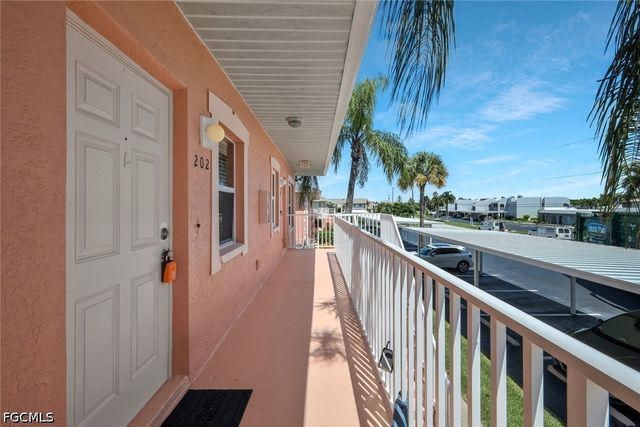 4550 SE 5th PL 202, Cape Coral, FL 33904