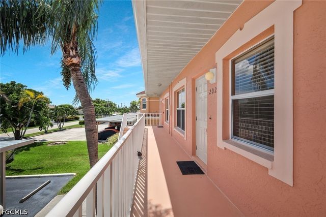 4550 SE 5th PL 202, Cape Coral, FL 33904