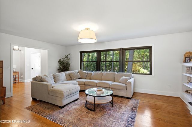 25 Crane Court, Middletown, NJ 07748