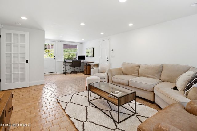 25 Crane Court, Middletown, NJ 07748