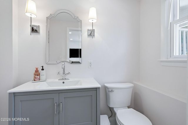 25 Crane Court, Middletown, NJ 07748