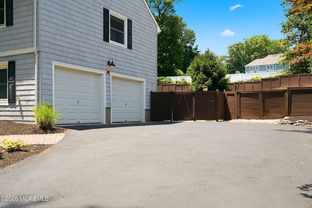 25 Crane Court, Middletown, NJ 07748