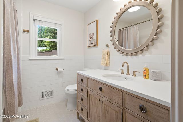 25 Crane Court, Middletown, NJ 07748
