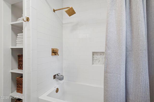 25 Crane Court, Middletown, NJ 07748