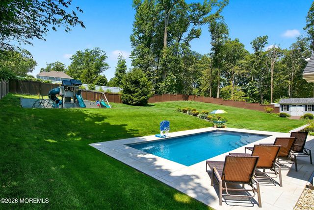 25 Crane Court, Middletown, NJ 07748