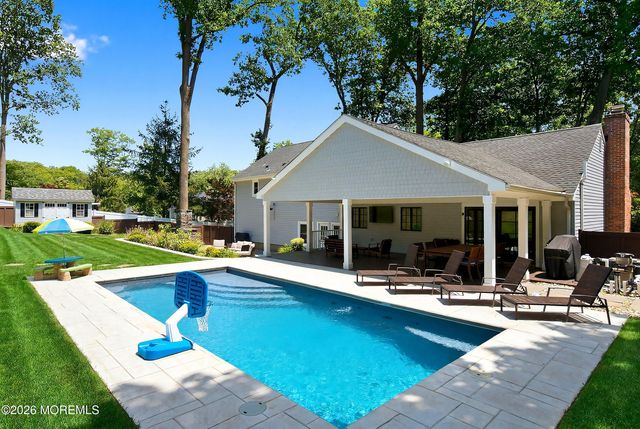 25 Crane Court, Middletown, NJ 07748