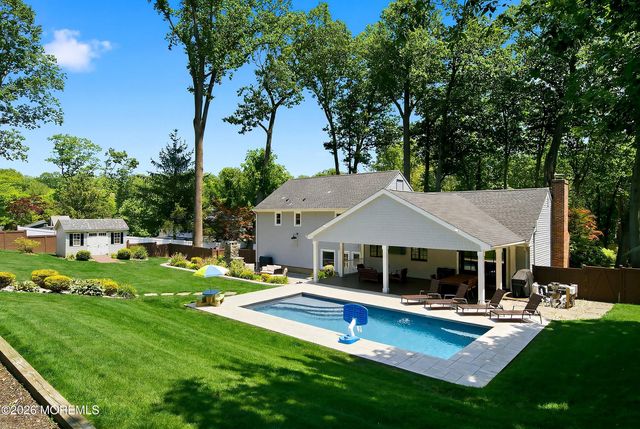 25 Crane Court, Middletown, NJ 07748