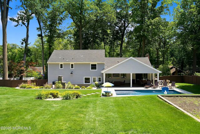 25 Crane Court, Middletown, NJ 07748