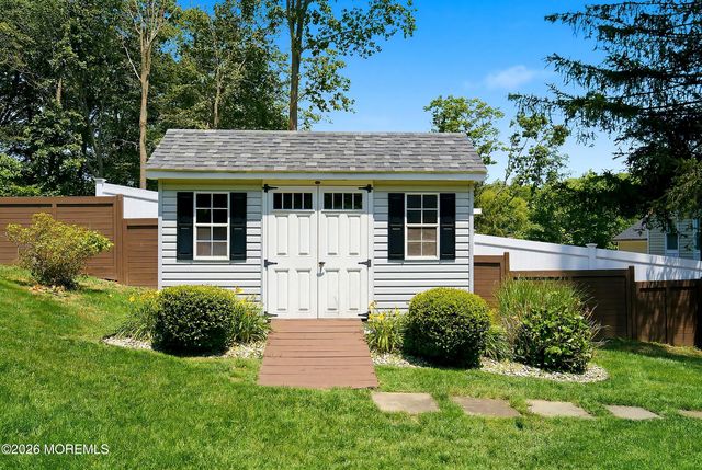 25 Crane Court, Middletown, NJ 07748