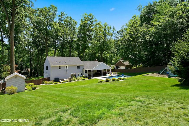 25 Crane Court, Middletown, NJ 07748