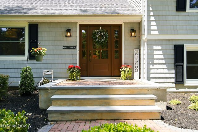 25 Crane Court, Middletown, NJ 07748