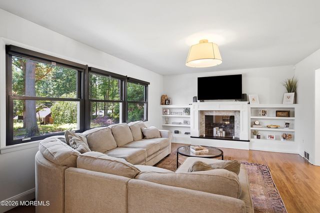25 Crane Court, Middletown, NJ 07748