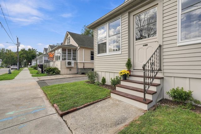 128 Wilber St, Springfield, MA 01104