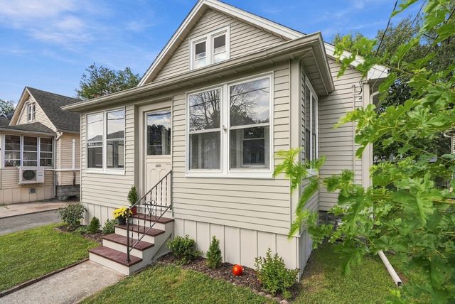 128 Wilber St, Springfield, MA 01104