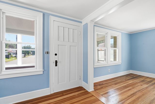 128 Wilber St, Springfield, MA 01104