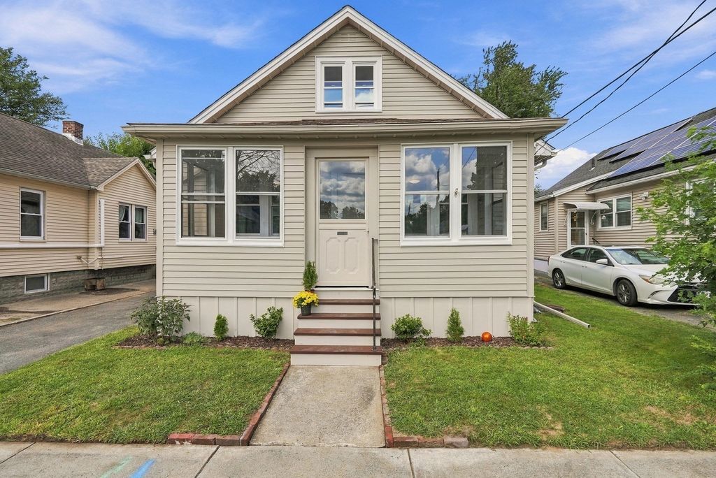 128 Wilber St, Springfield, MA 01104