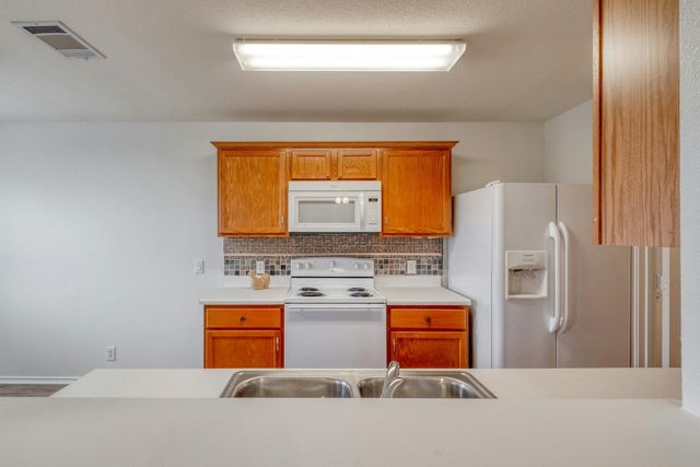 104 Pinnacle DR, Georgetown, TX 78626