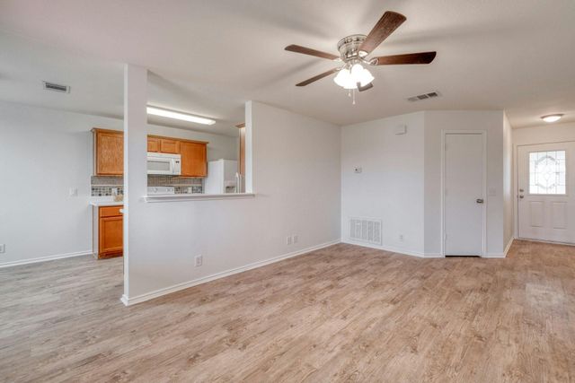 104 Pinnacle DR, Georgetown, TX 78626
