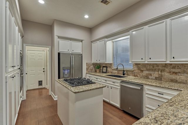 373 Bayshore Drive, Montgomery, TX 77356